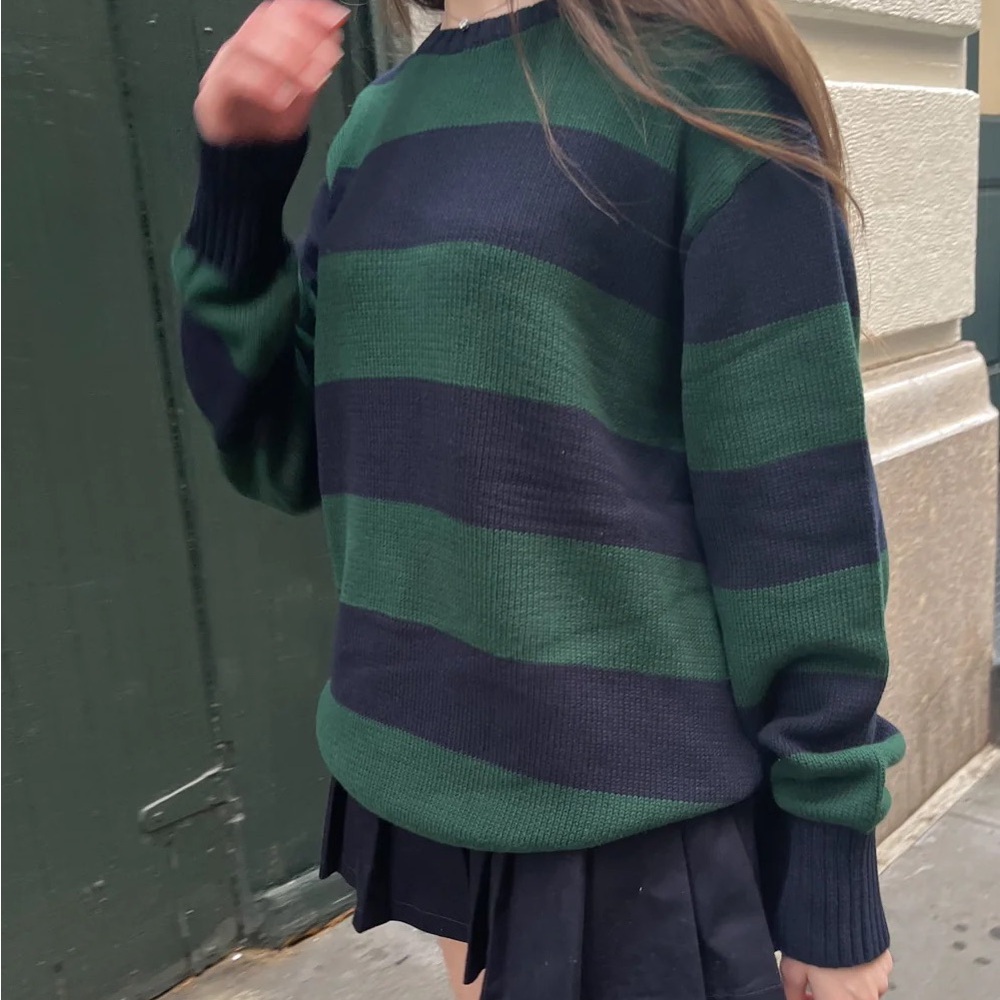 LAST CALL! ❤️🤍brandy melville brianna cotton green and navy striped sweater